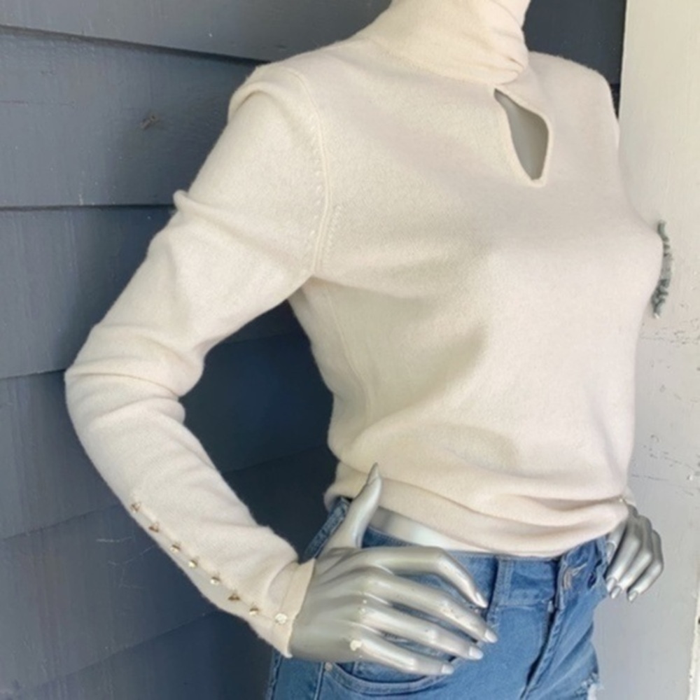 NEIMAN MARCUS Cream Wool Sweater, size M